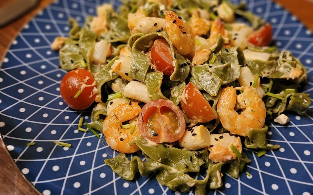Aspergesalade met gamba’s en algenpasta