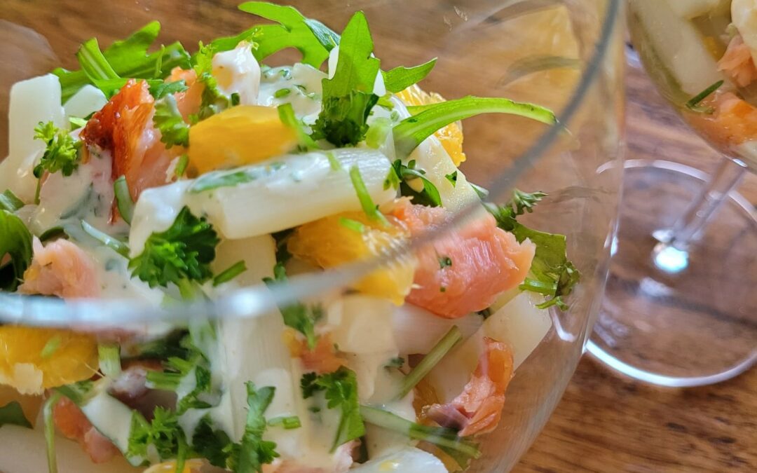 Feestelijke aspergecocktail met een vleugje kerrie