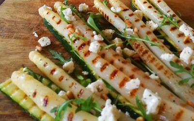 Gegrilde asperges met feta en basilicumolie