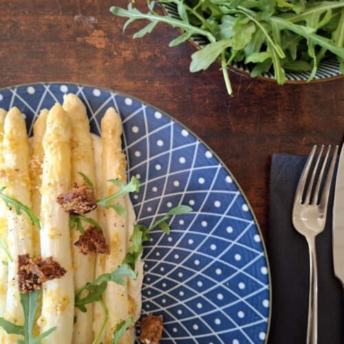 Gegrilde as[erges met ricotta en croutons van Van Empel asperges