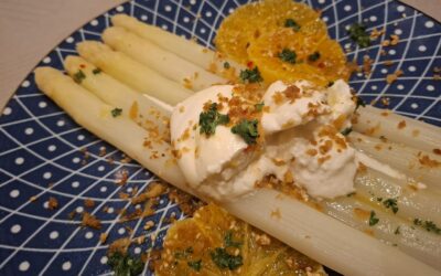 Asperges met burrata en sinaasappel