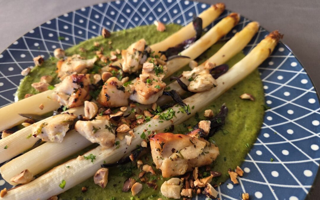 Asperges met kip en kruiden tahinsaus
